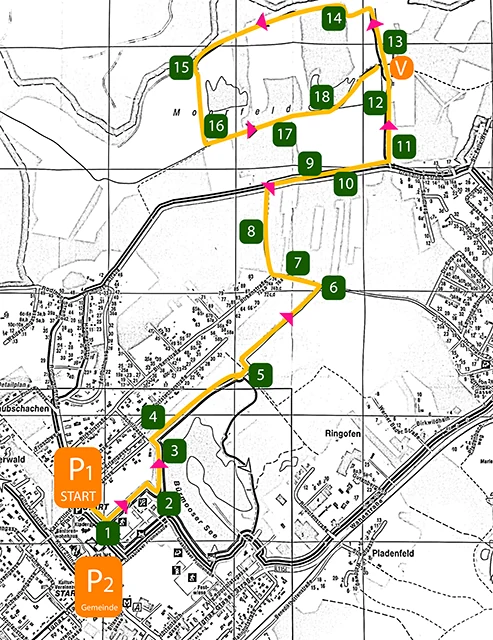 Übersichtskarte des Moorerlebnisweges mit allen Stationen und den Parkmöglichkeiten P1 und P2